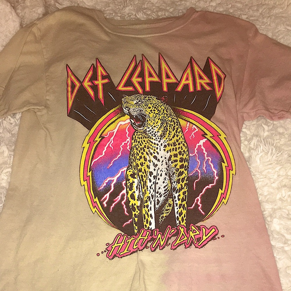 Size small graphic tee